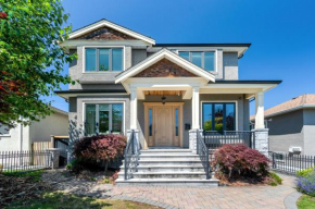 Luxury 4-Bedroom Family Home